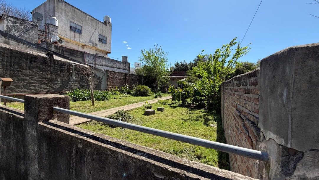 VENTA LOTE/CASA CASTELAR OPORTUNIDAD DE INVERSIÓN