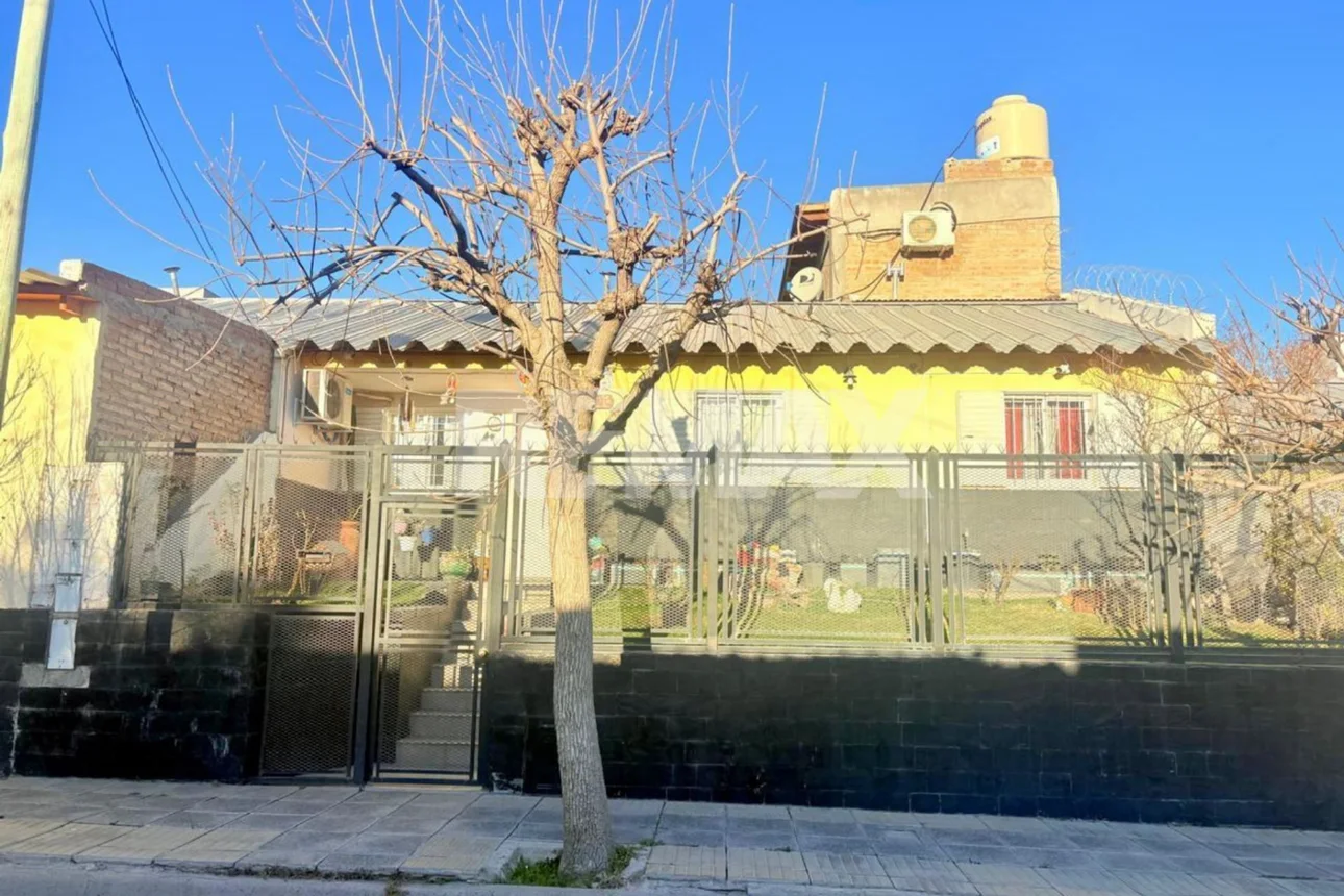 Casa de 3 ambientes en venta en Neuquén, Calle 14 0, foto 2