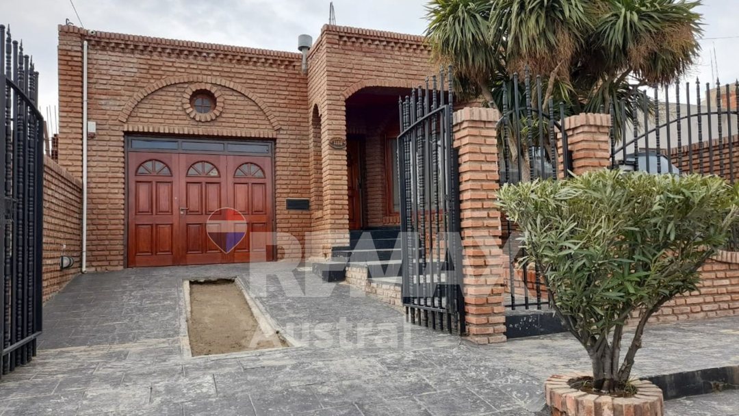 CASA DOS DORMITORIOS CON QUINCHO