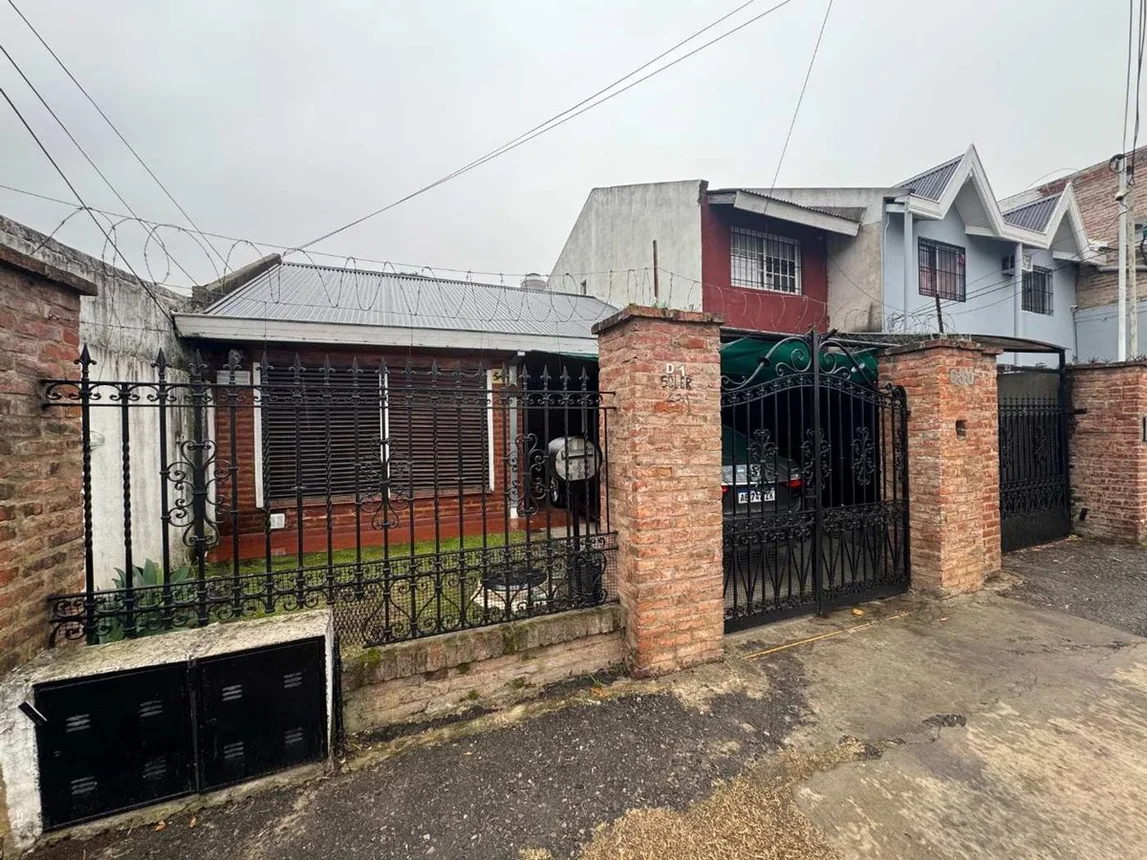 Casa en venta en Burzaco, General Miguel Soler 600
