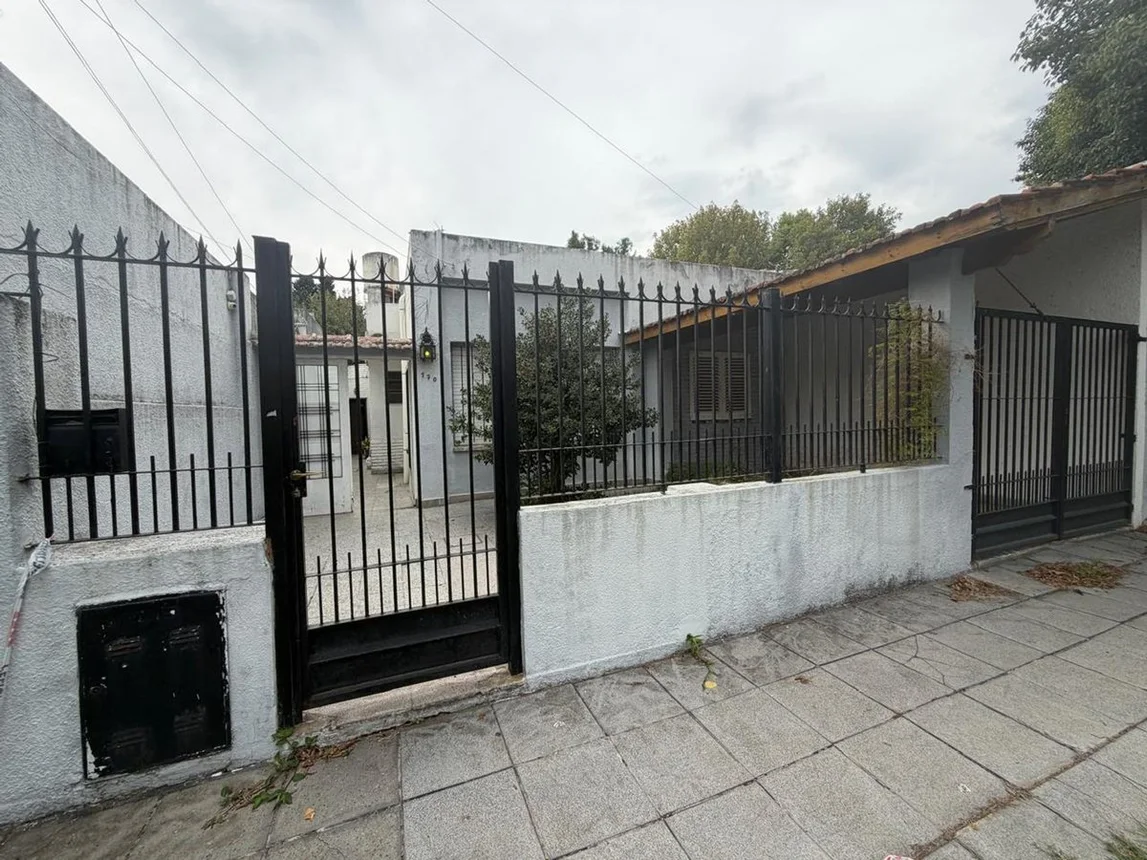 Casa de 3 ambientes en venta en Temperley, Humberto Primero 100, foto 2