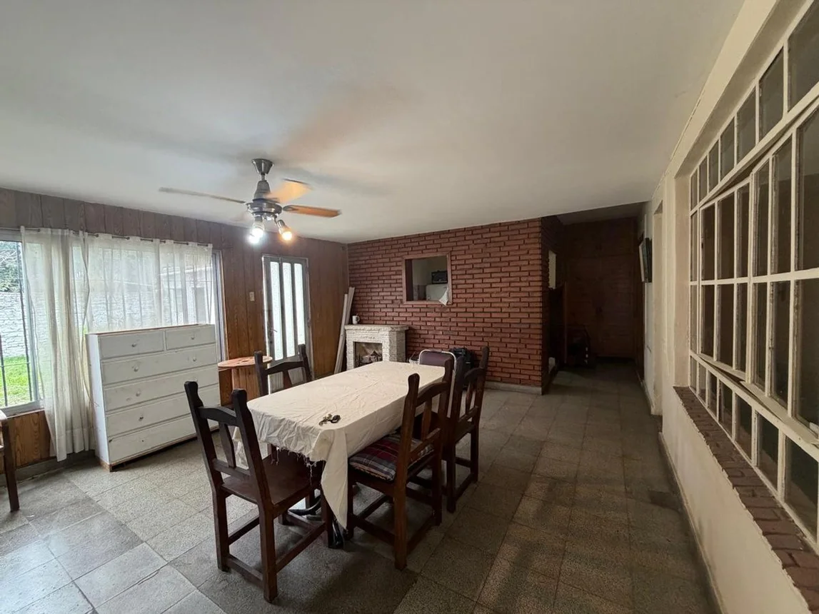 Casa de 3 ambientes en venta en Temperley, Humberto Primero 100