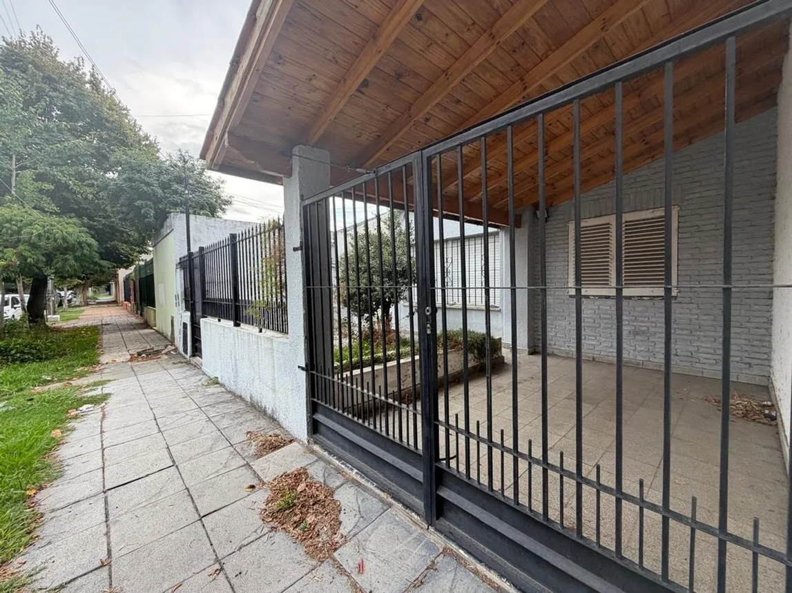 Casa de 3 ambientes en venta en Temperley, Humberto Primero 100, foto 5