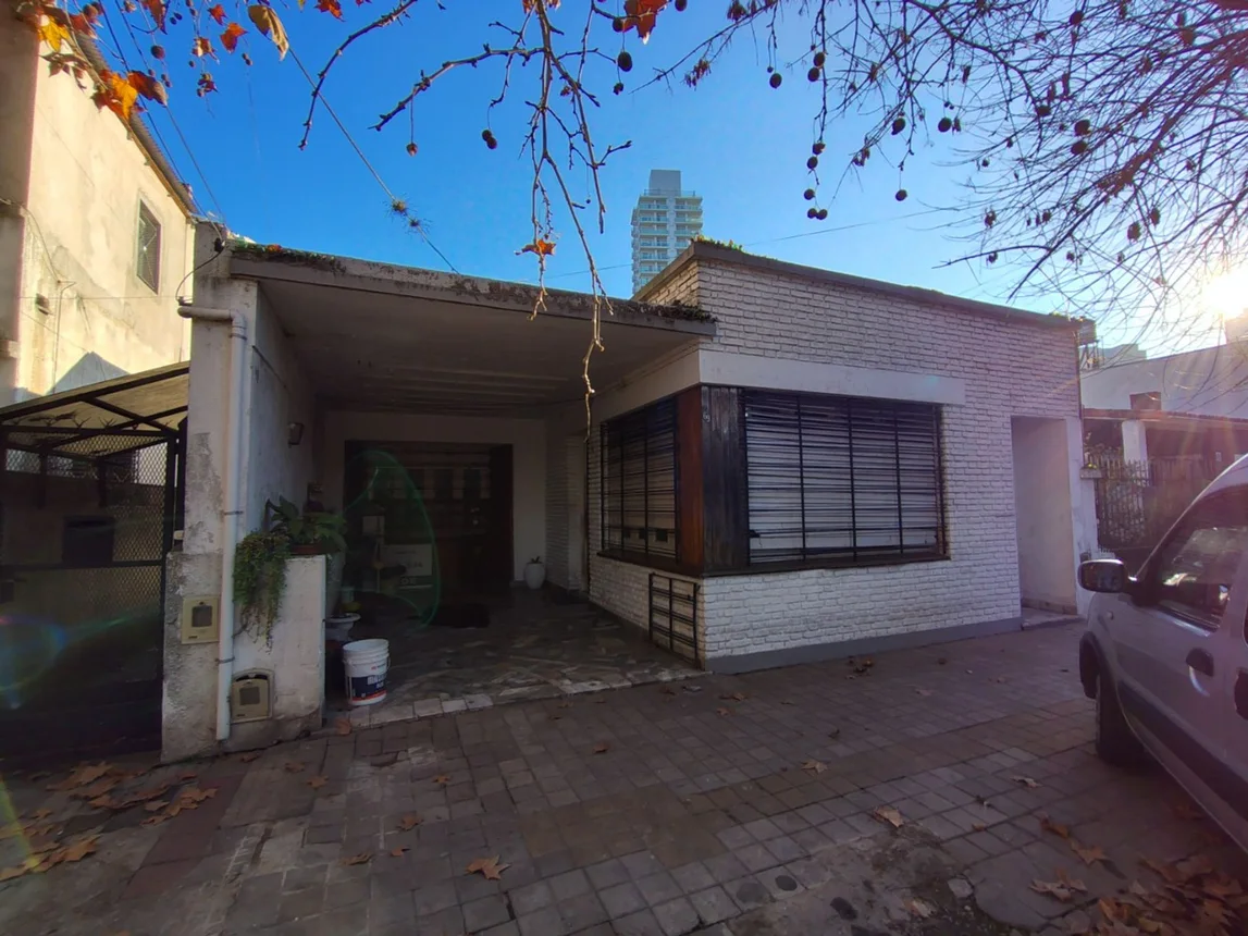 Casa de 4 ambientes en venta en Temperley, Solís 0