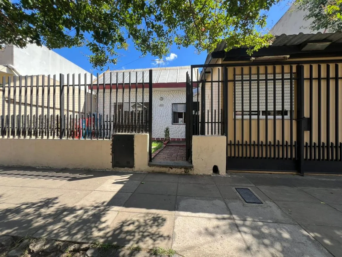 Casa de 4 ambientes en venta en Villa Maipú, Maipú 2300