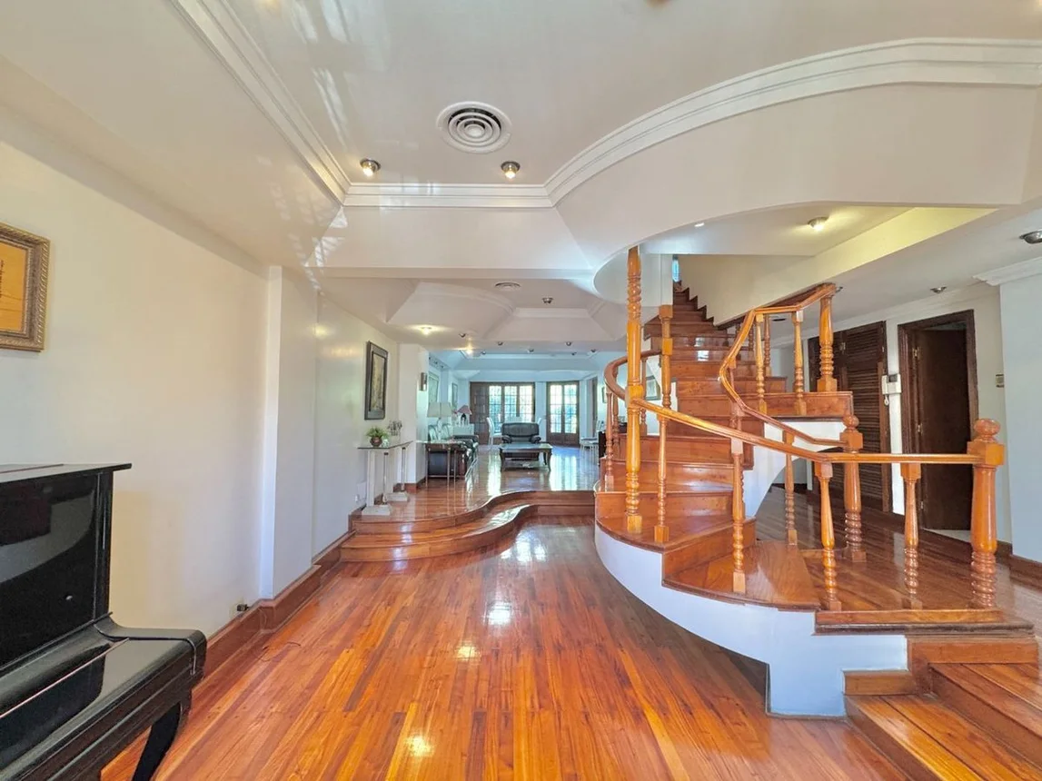 Casa de 8 ambientes en venta en Flores, Tandil 2900, foto 5