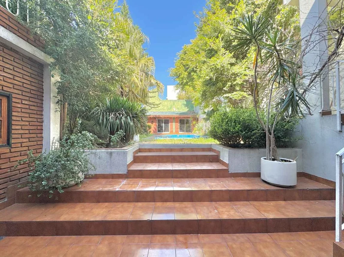 Casa de 8 ambientes en venta en Flores, Tandil 2900