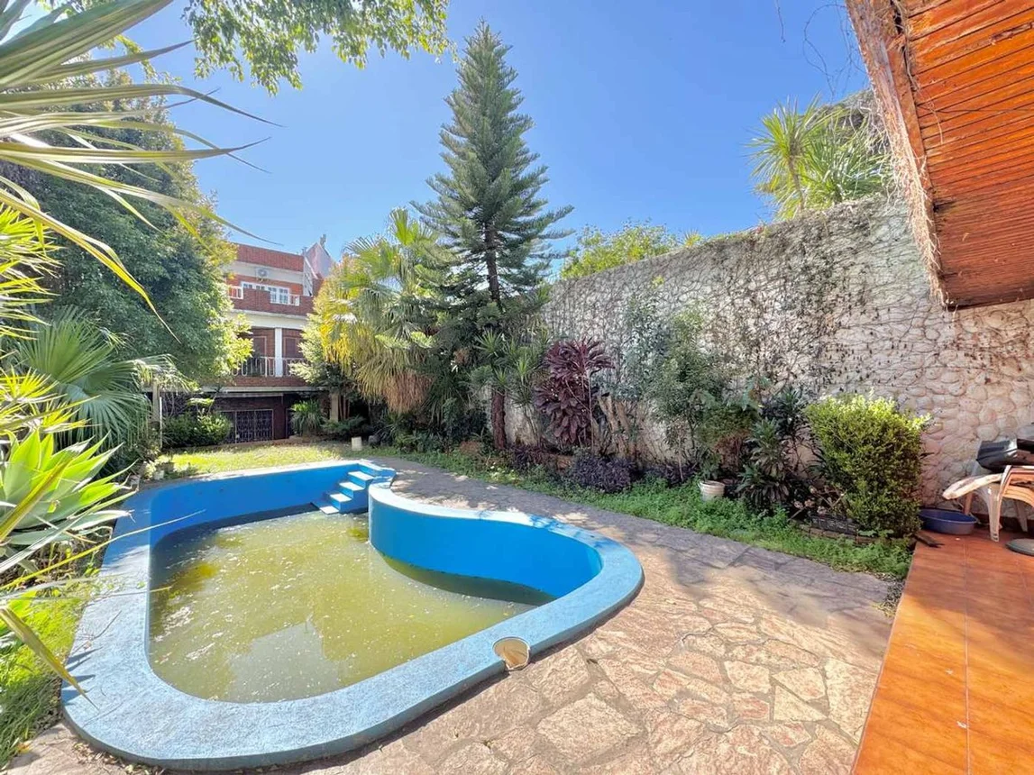 Casa de 8 ambientes en venta en Flores, Tandil 2900, foto 2