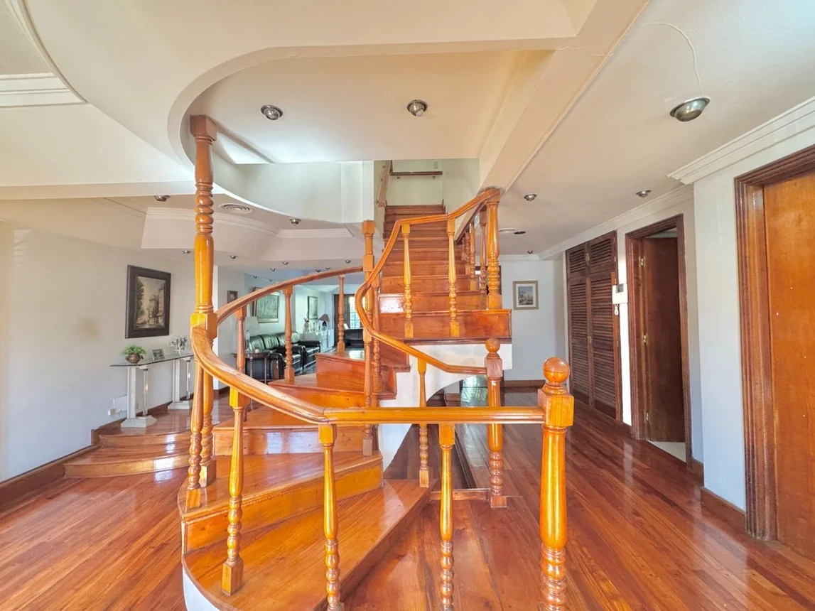 Casa de 8 ambientes en venta en Flores, Tandil 2900, foto 4