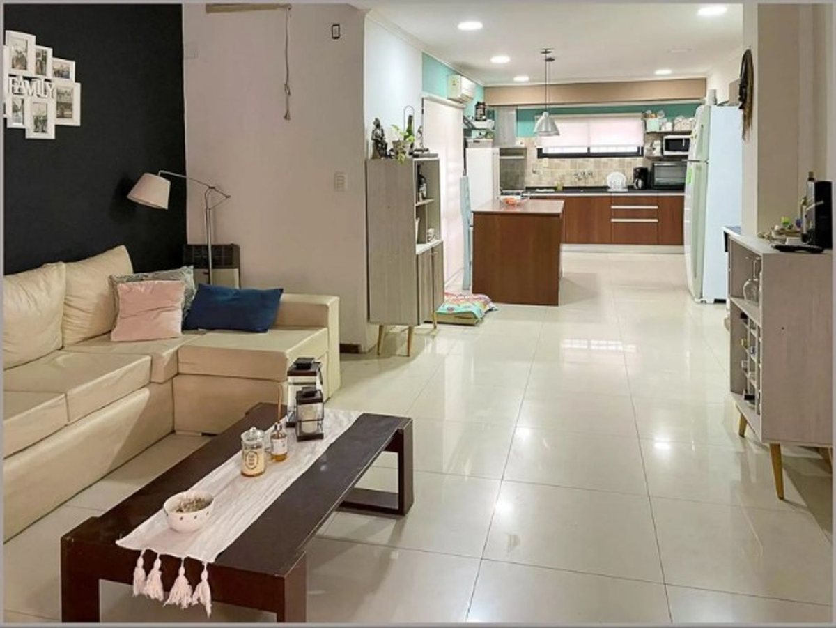 VENTA CASA 4 DORMIT. B° MATHEU CON COCHERA Y PATIO - foto 4