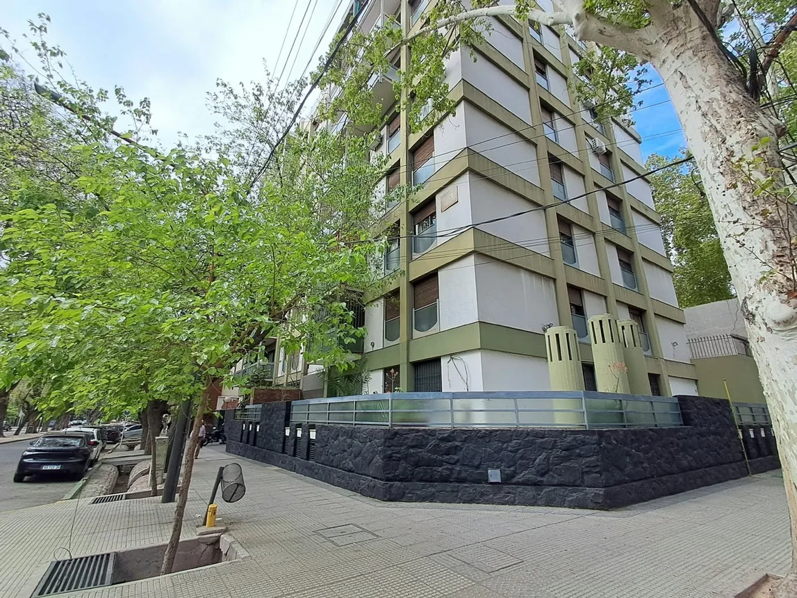 Departamento de 4 ambientes en venta en Mendoza, Avenida Bartolomé Mitre 1300, foto 2
