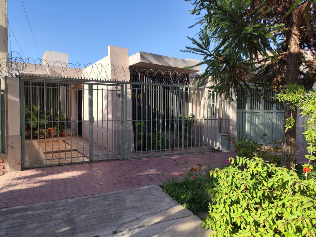 CASA EN VENTA BARRIO TRAPICHE GODOY CRUZ