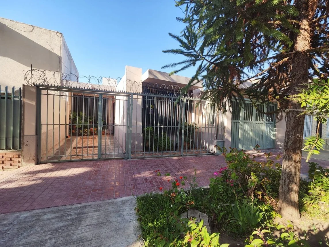 Casa en venta en Godoy Cruz, foto 2
