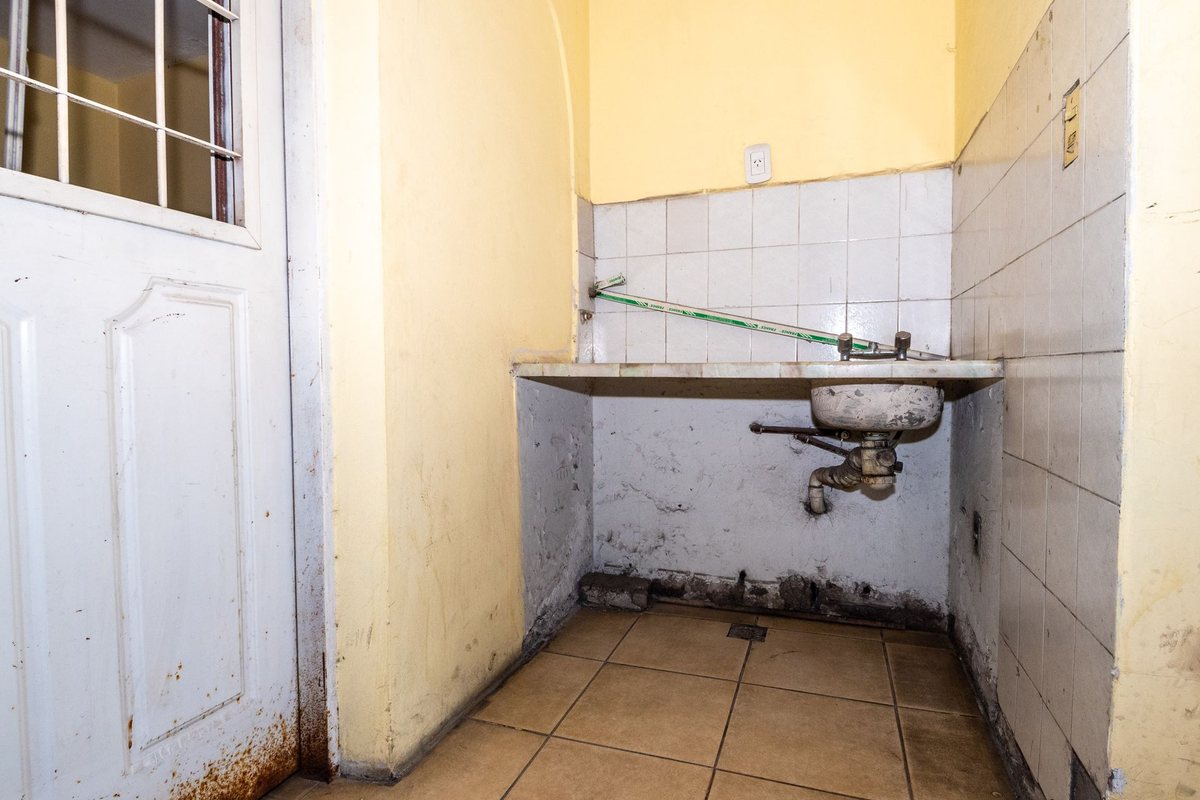 CASA EN VENTA SOBRE AV. EX COMBATIENTES - foto 11