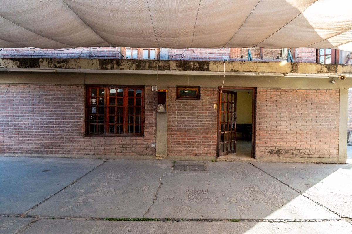 CASA EN VENTA SOBRE AV. EX COMBATIENTES - foto 3