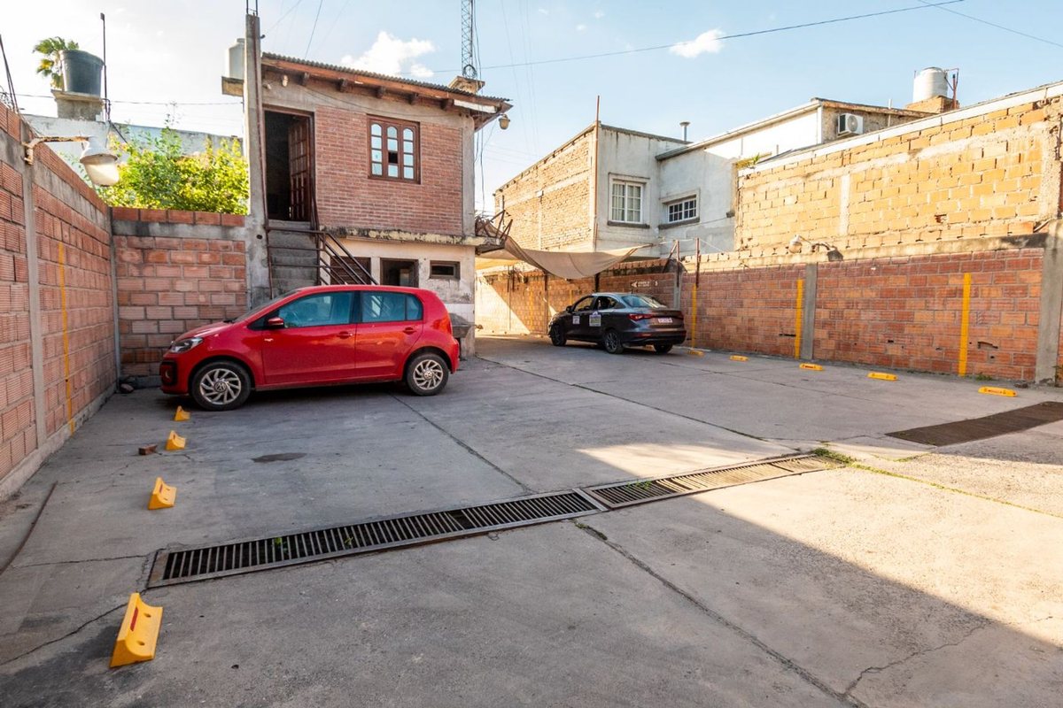 CASA EN VENTA SOBRE AV. EX COMBATIENTES - foto 5
