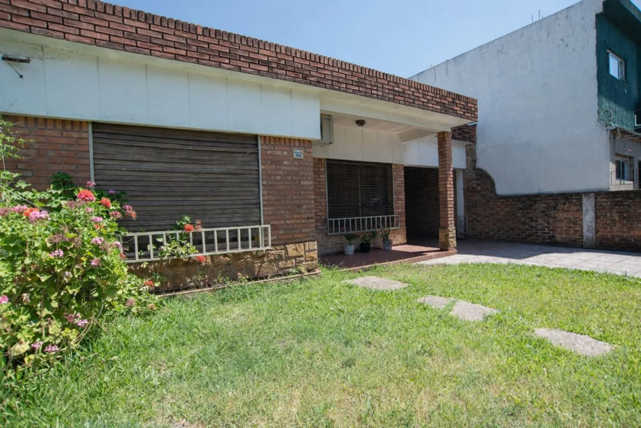 Casa de 3 ambientes en venta en Villa Tesei, Mariscal Castilla 4800
