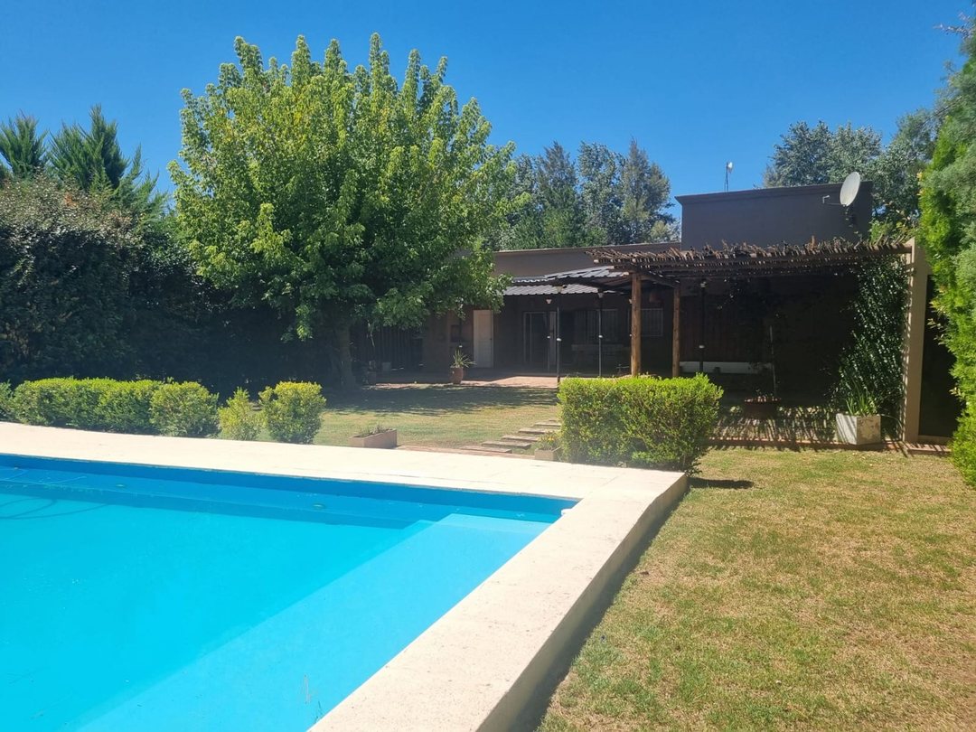 CASA EN VENTA DE 3 AMBIENTES NAVARRO LA OLIVIA