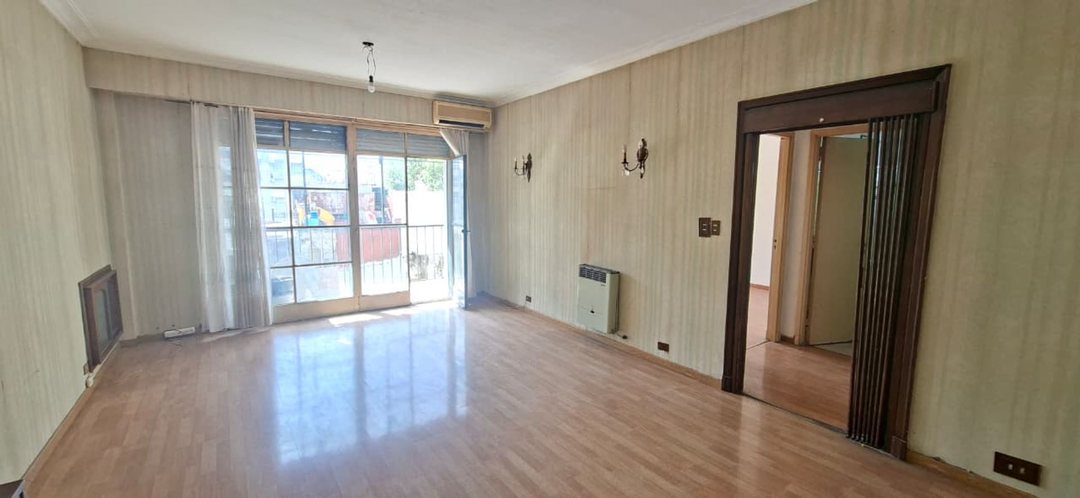 VENTA 4 AMB. SOBRE AV. RIVADAVIA. LUMINOSO O NORTE