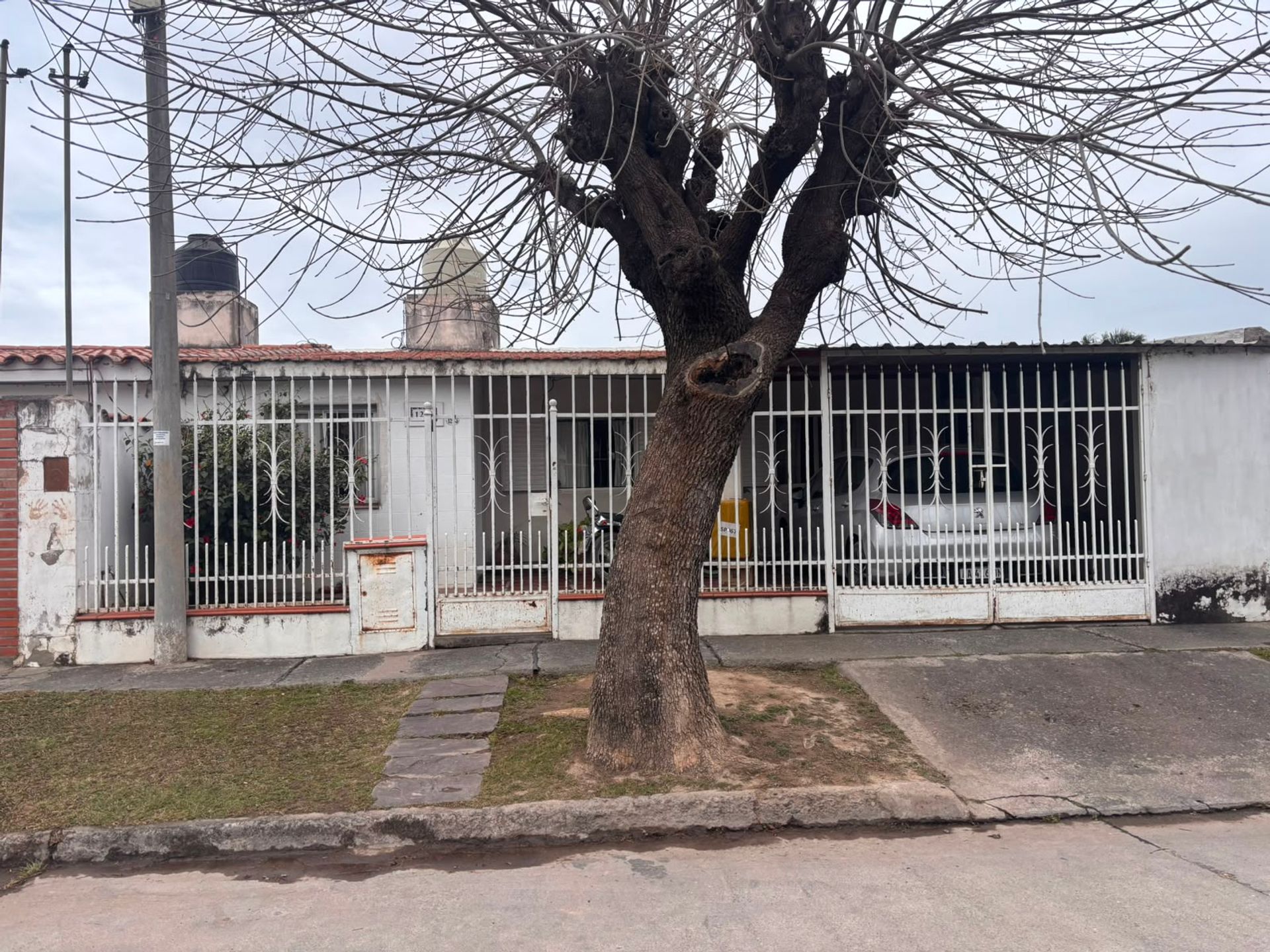 CASA VENTA EN BARRIO SAN REMO DE 3 DORMITORIOS - foto 2