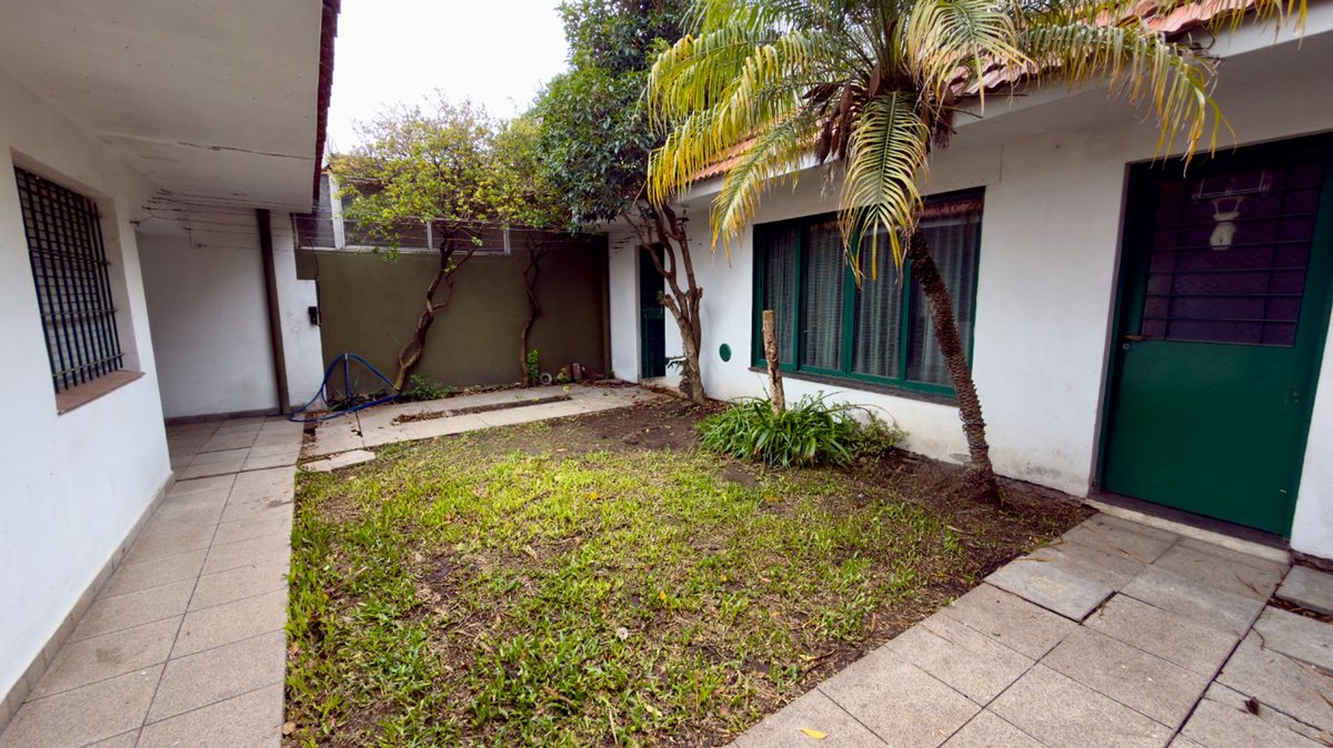 VENTA CASA 4 AMBIENTES EN MONTE GRANDE