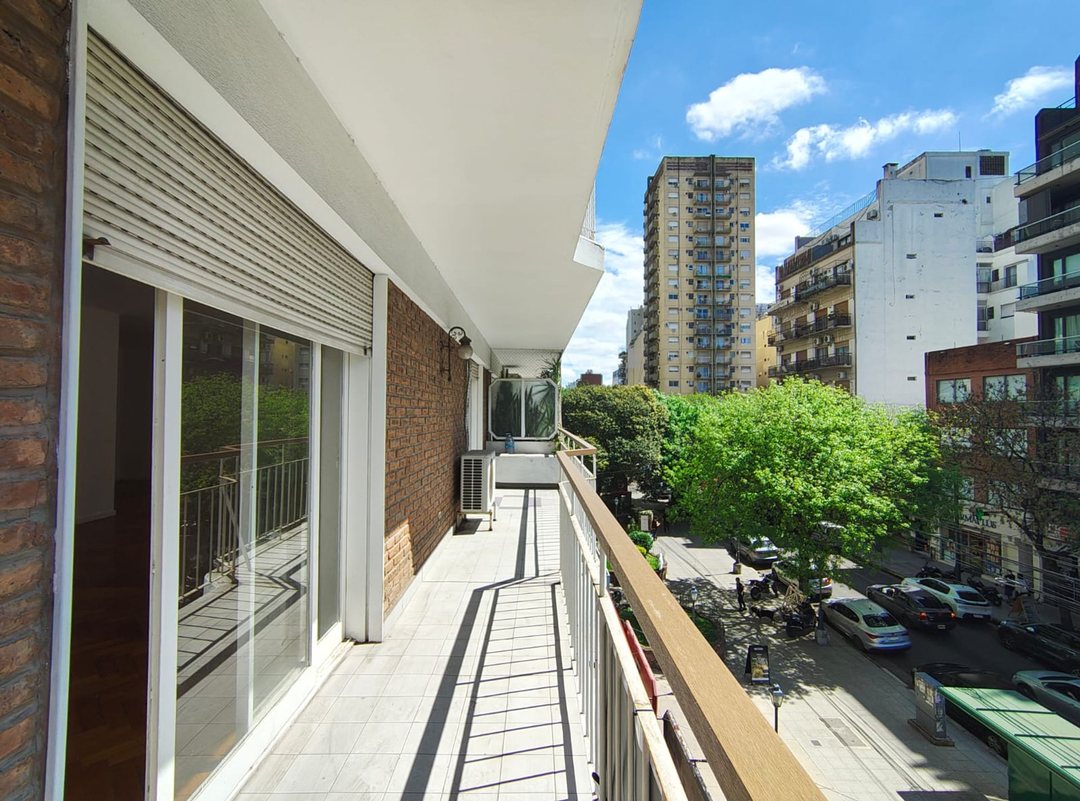 Venta piso 4 ambientes balcon y cochera Belgrano