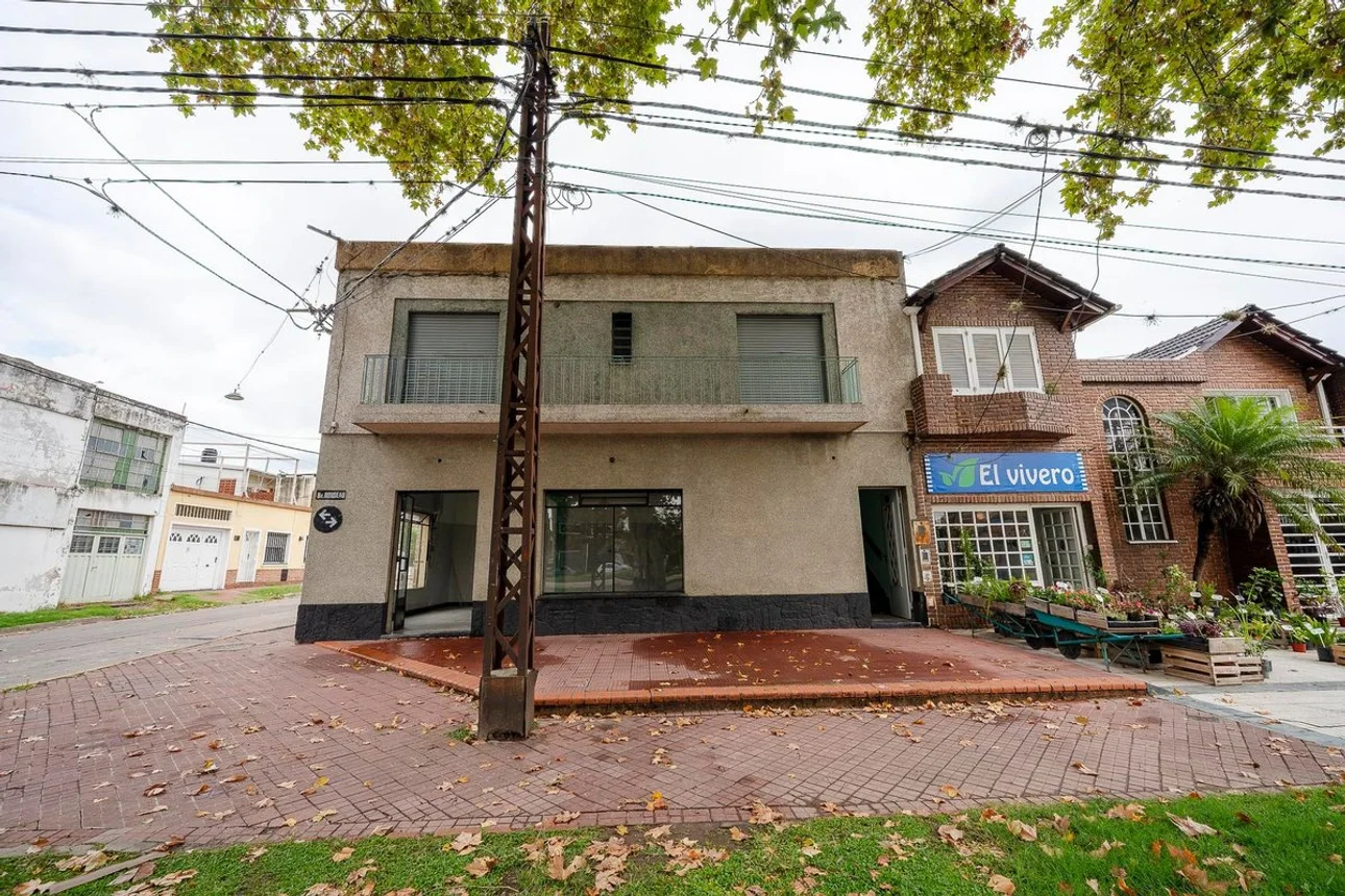 Esquina en venta en la florida bv. rondeau al 4200, foto 1