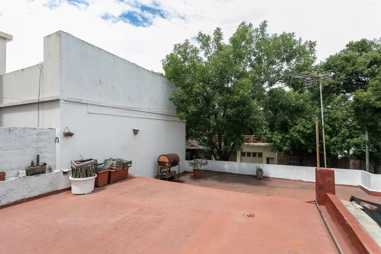 Casa de 3 ambientes en venta en Villa Pueyrredón, Caracas 4200
