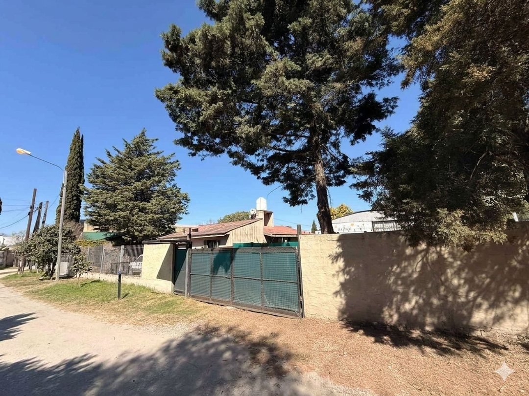 VENTA CASA + GALPON C/PILETA ZONA SUR CÓRDOBA