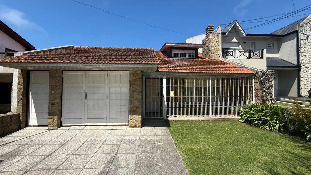Venta Casa 4 amb + Departamento Caisamar Cochera