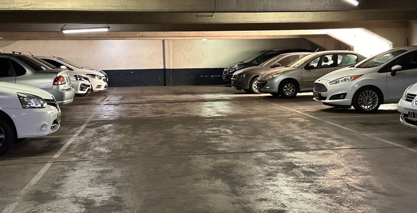 COCHERA GRANDE , CASI 12 M2, RAMON FALCON al 2500.