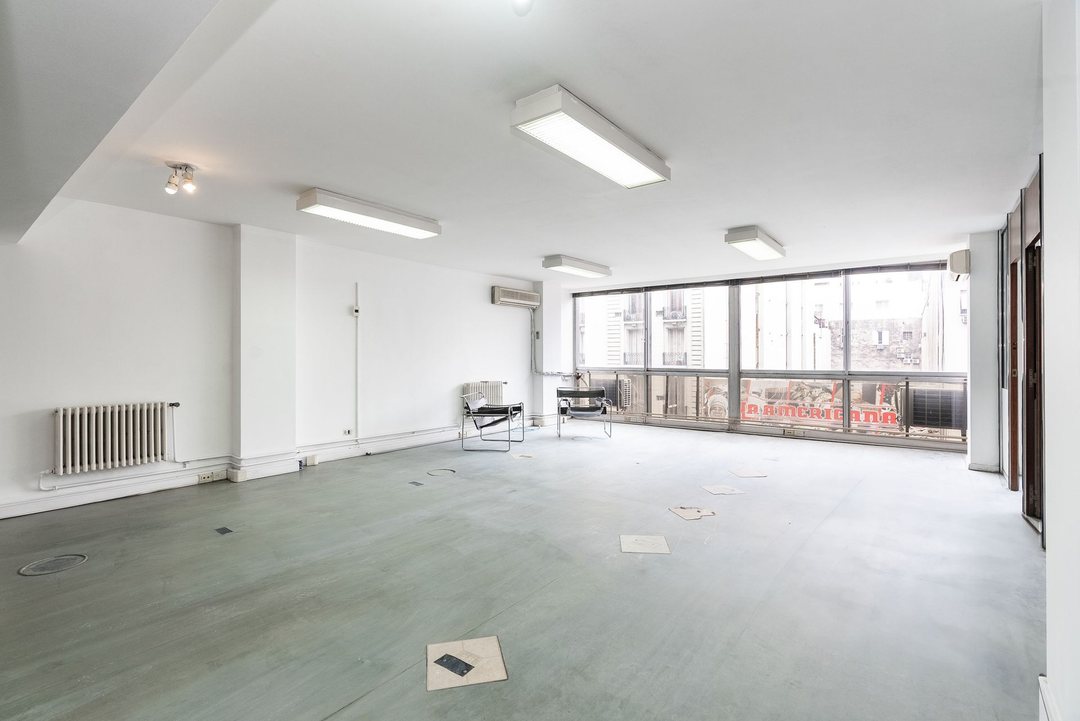 Oficina 400m2 y 2 cocheras Av Corrientes y Uruguay