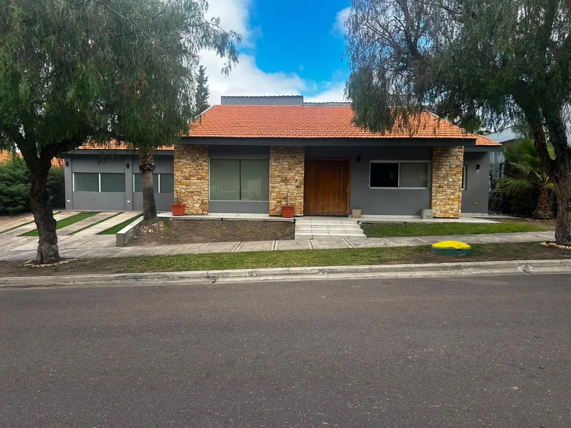 Casa en venta en Mendoza, foto 2