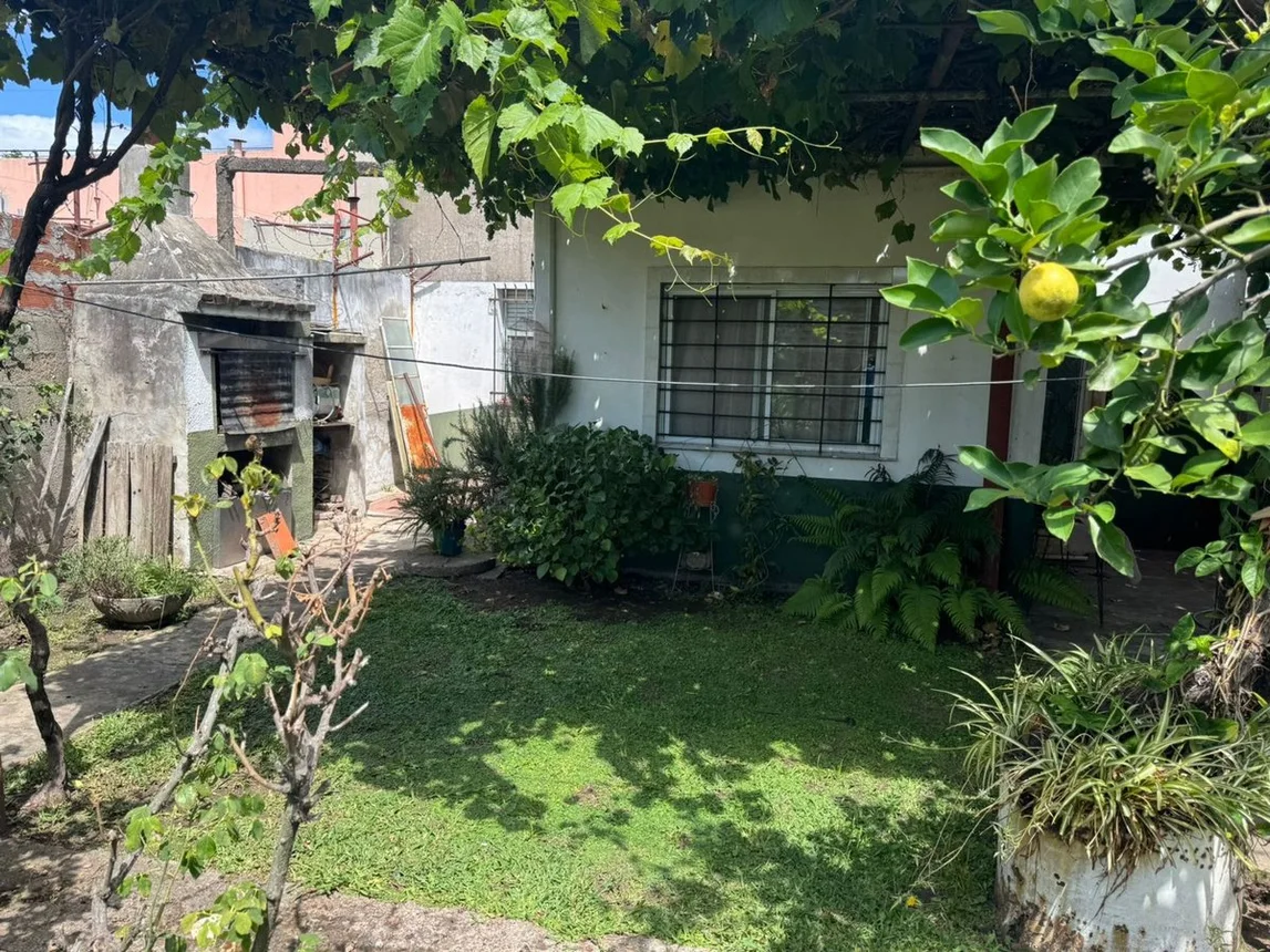 Casa en venta en Quilmes, foto 2