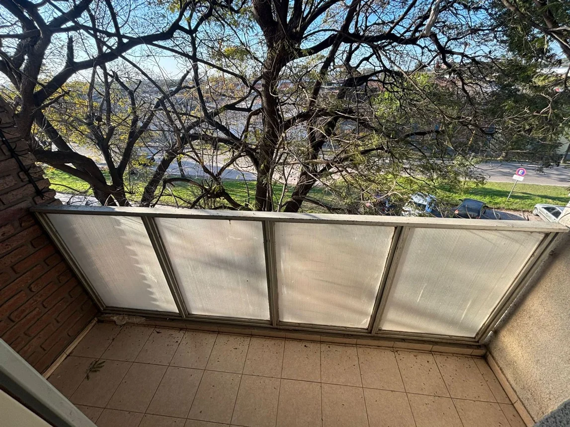 Departamento de 3 dormitorios con cochera sobre bv, foto 5