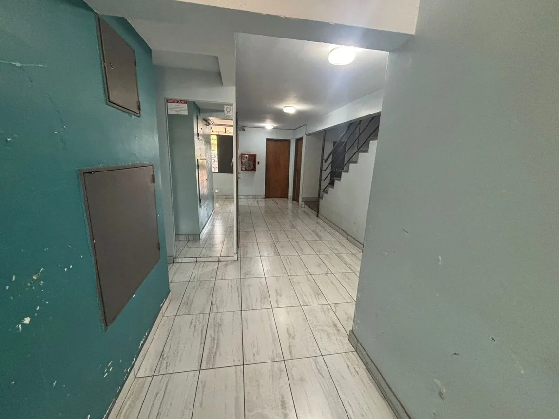 Departamento de 3 dormitorios con cochera sobre bv, foto 2