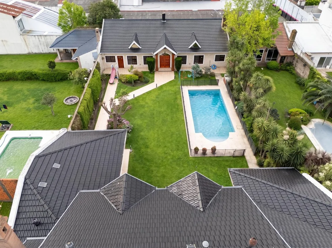 Casa de 7 ambientes en venta en Monte Grande, Parish Robertson 300
