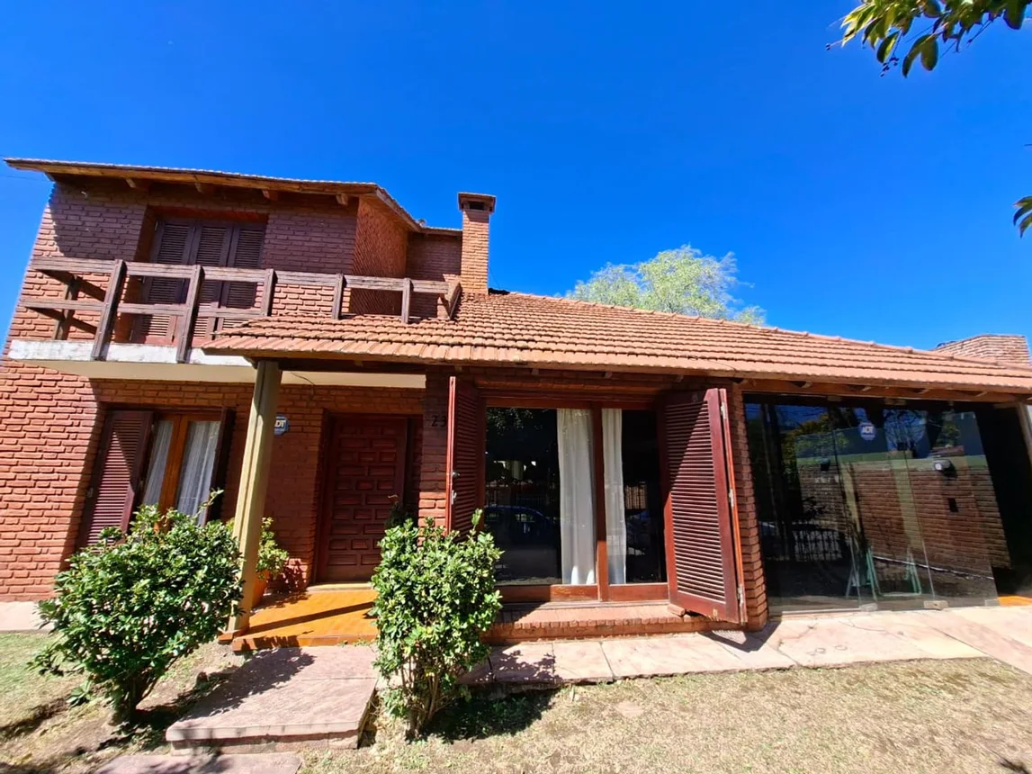Casa de 6 ambientes en venta en Villa Carlos Paz, Huergo 2300