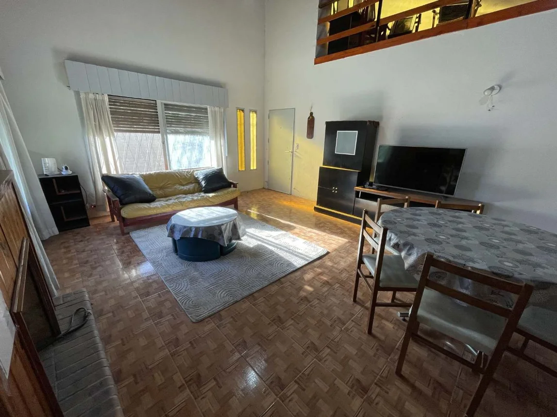 Venta casa 4 ambientes con piscina y cochera, foto 4