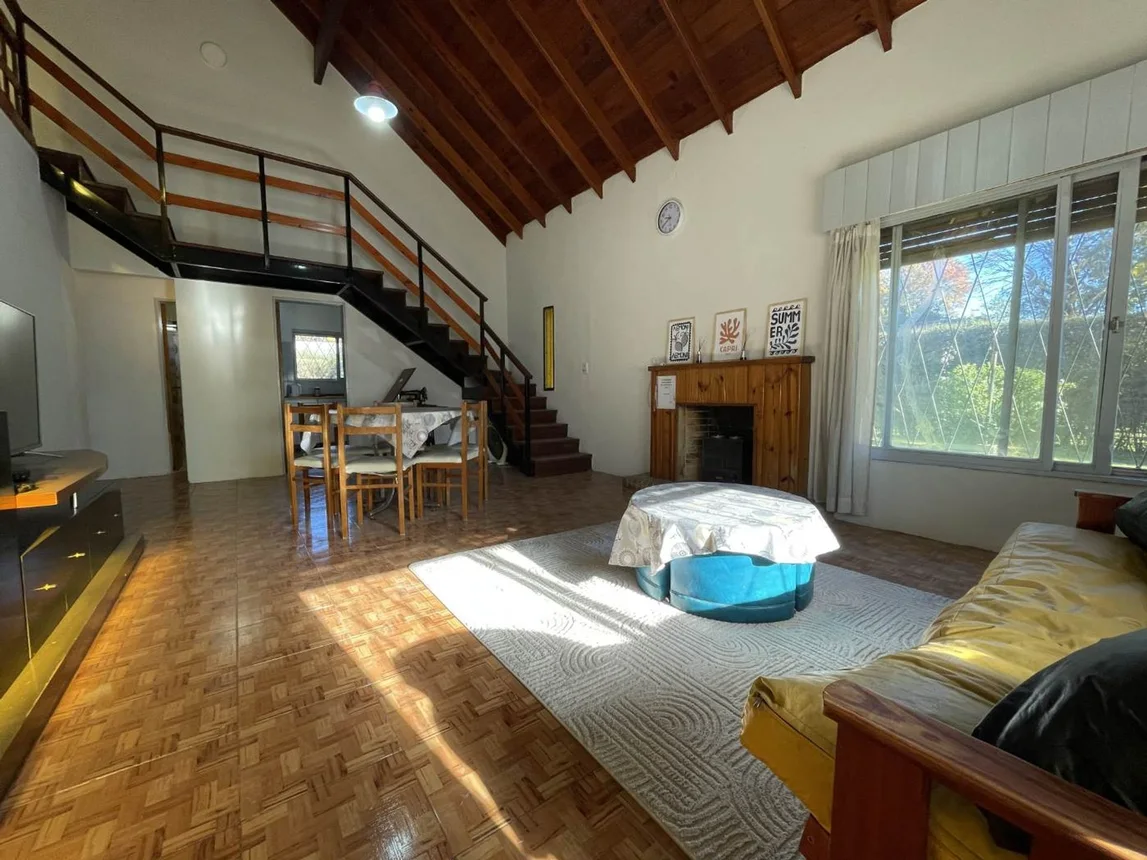Venta casa 4 ambientes con piscina y cochera, foto 2