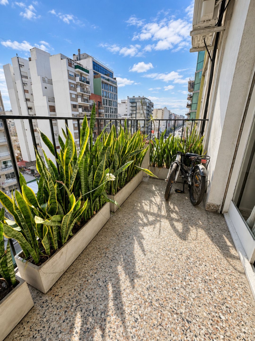 VENTA DPTO 4 AMB CON BALCON PISO ALTO