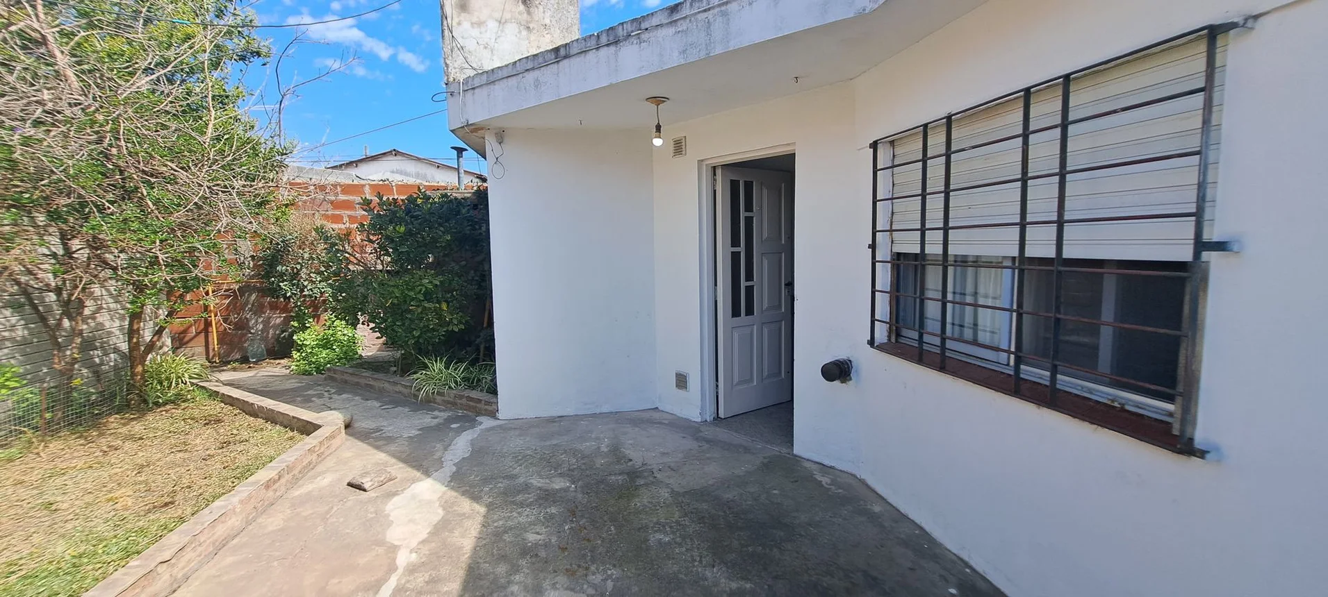 PH en venta en Ezpeleta Oeste, Perú 2400