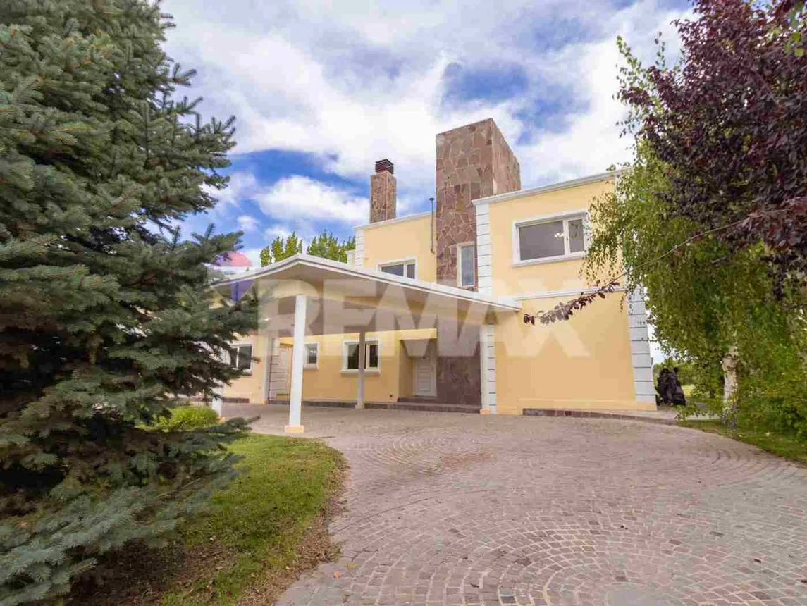 Casa en venta en Neuquén, foto 2