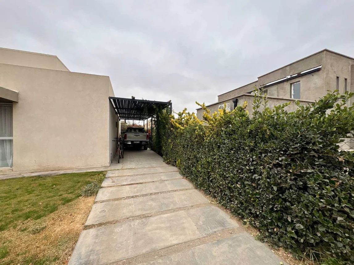 Casa en venta en Neuquén, foto 2