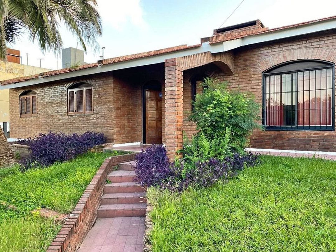 VENTA CASA 3 DORM. PILETA CARLOS PAZ-CBA APTA CRED