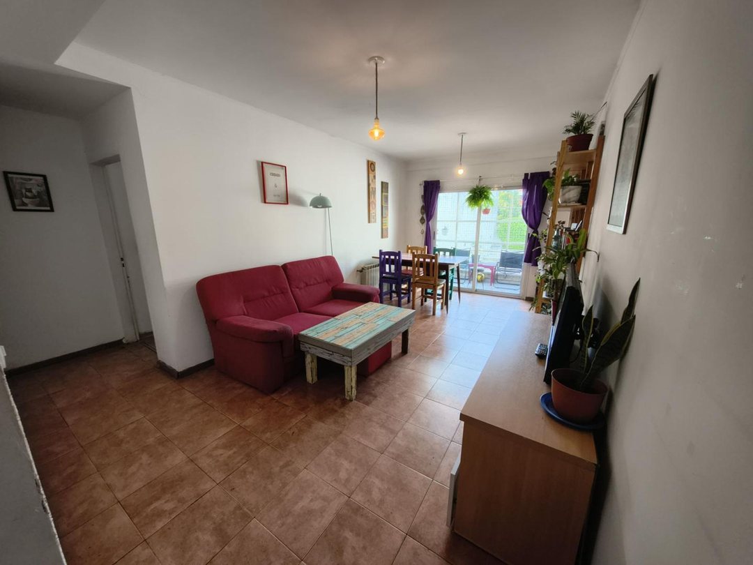 VENTA EXCELENTE 3 AMBIENTES CON PATIO Y BALCON SUM