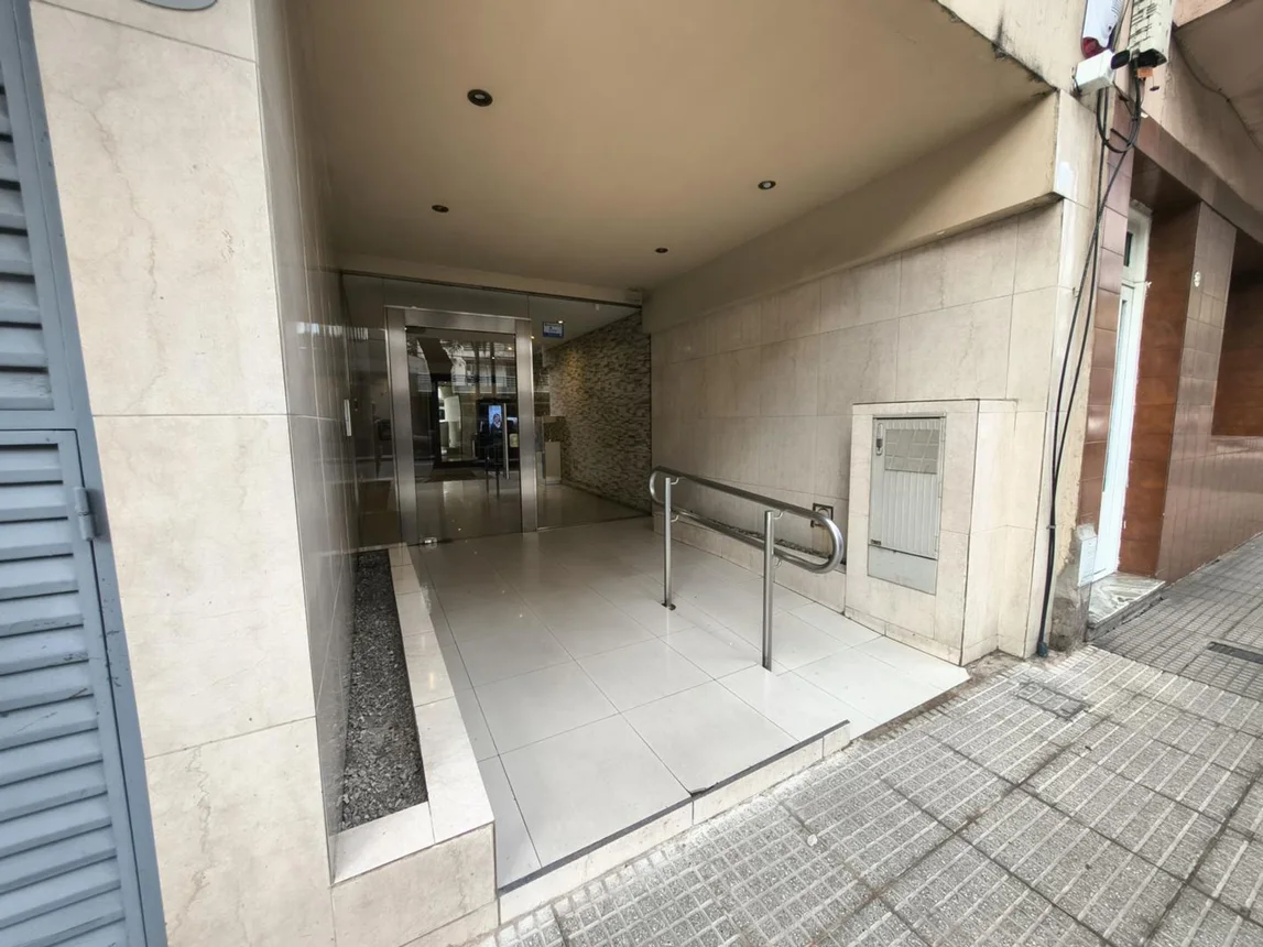 Venta excelente 3 ambientes con patio y balcon sum, foto 2