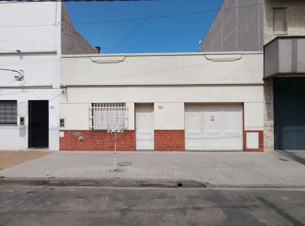 Casa de 3 ambientes en venta en Lomas del Mirador, Pueyrredón 2700