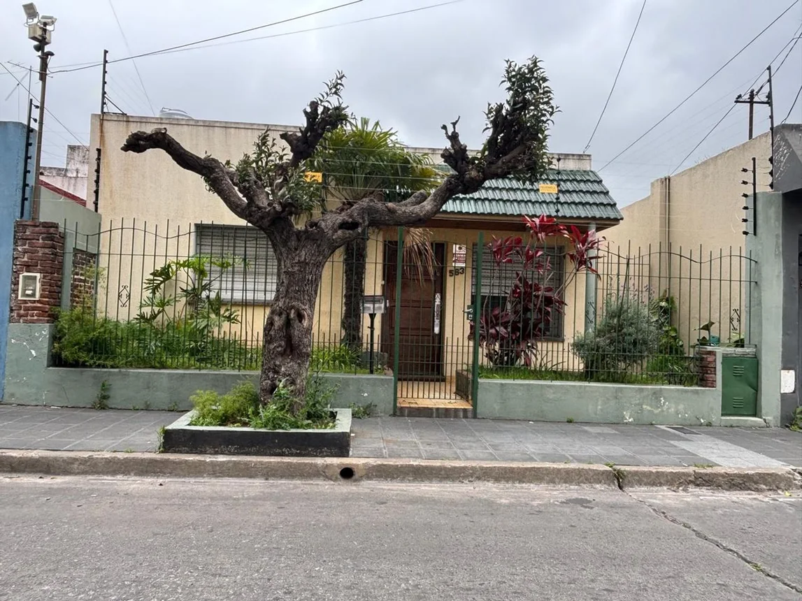 Casa de 4 ambientes en venta en Ramos Mejía, Charcas 500, foto 2