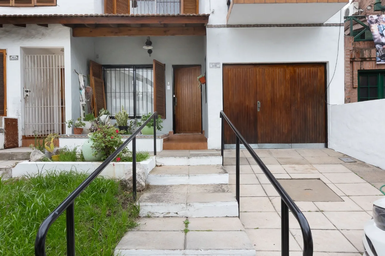Dúplex con jardín, pileta y cochera ciudad jardín, foto 2